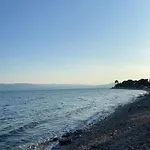 וילה Coralia's Beachfront Sea View איוי תיאודורי