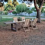 וילה Coralia's Beachfront Sea View