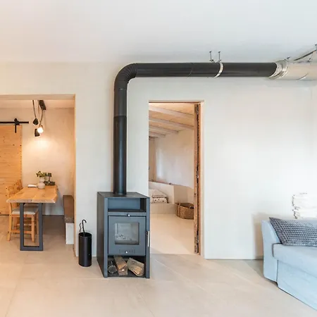 Coralia's Beachfront Sea View 아이 테오도리