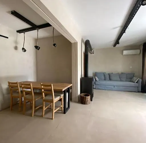 Coralia's Beachfront Sea View 아이 테오도리